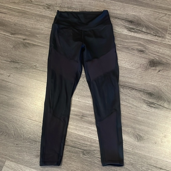 Zyia black leggings, size 6-8 - Picture 3 of 4